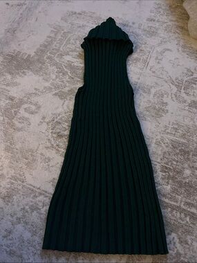 Ribbed Sleeveless turtle neck shirt - Dark Green